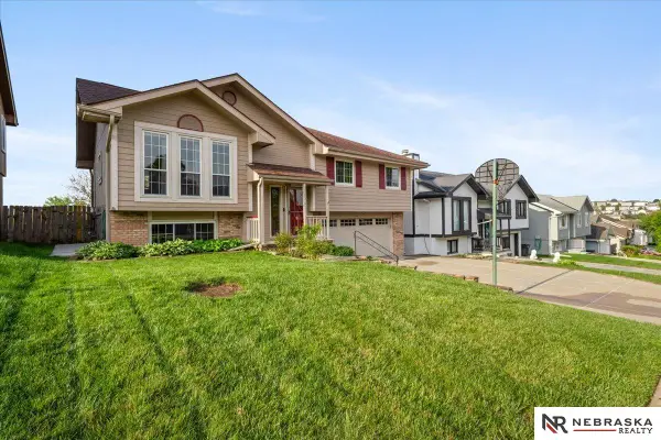8261 Read Street, Omaha, NE 68122