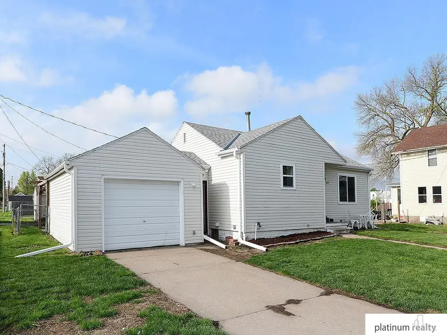 1225 E 10th Street, Fremont, NE 68025 - #3