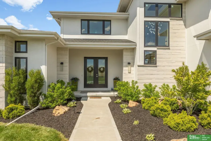 6630 Pawnee Circle, Omaha, NE 68152 - #2