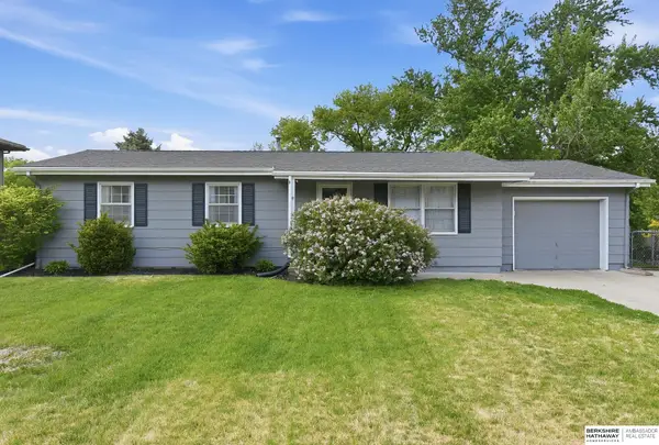 9818 Pratt Street, Omaha, NE 68134