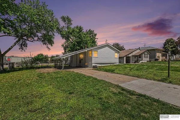 8346 Parker Court, Omaha, NE 68114