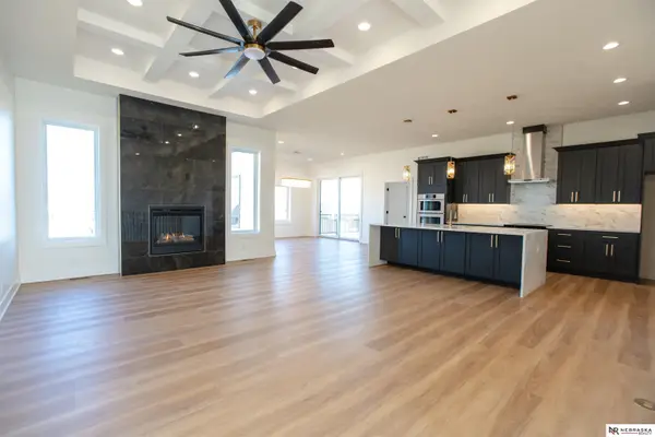 8700 Honeybee Lane, Lincoln, NE 68526