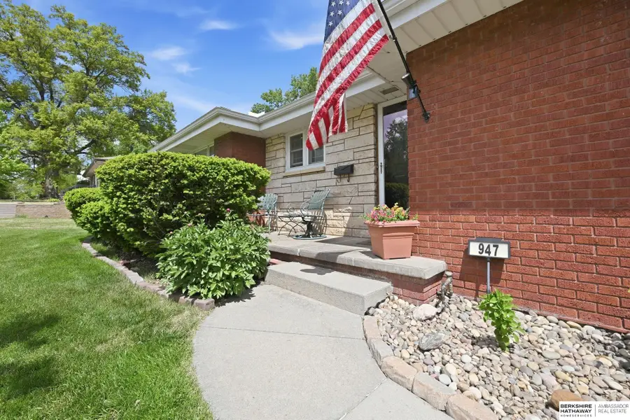 947 S Washington Street, Papillion, NE 68046 - #2