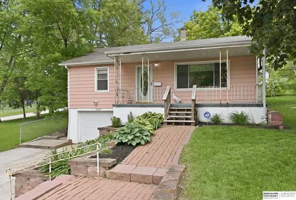 2627 N 70 Street, Omaha, NE 68104