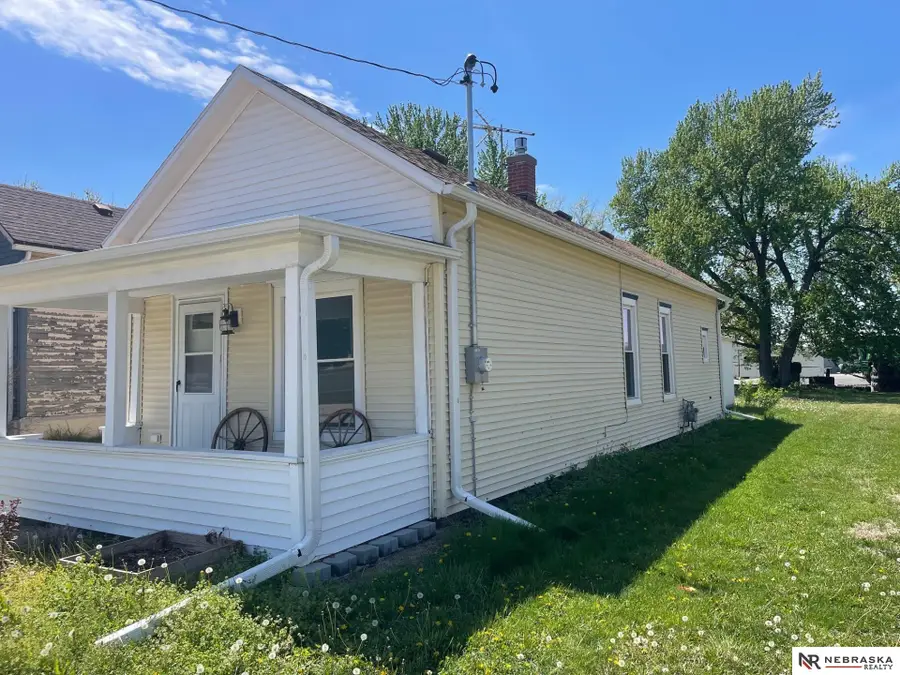 146 N 8th Street, Geneva, NE 68361 - #2