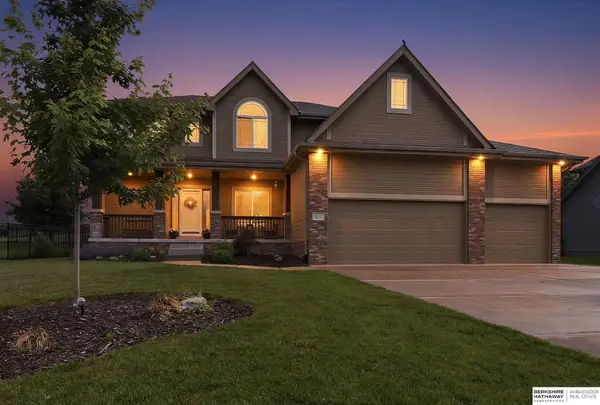 7615 Ponderosa Drive, Papillion, NE 68046