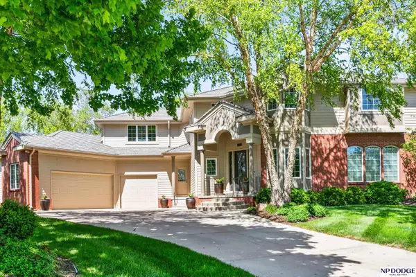 16026 Lake Circle, Omaha, NE 68116