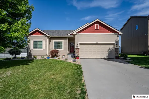 8605 S 68th Street, Papillion, NE 68133