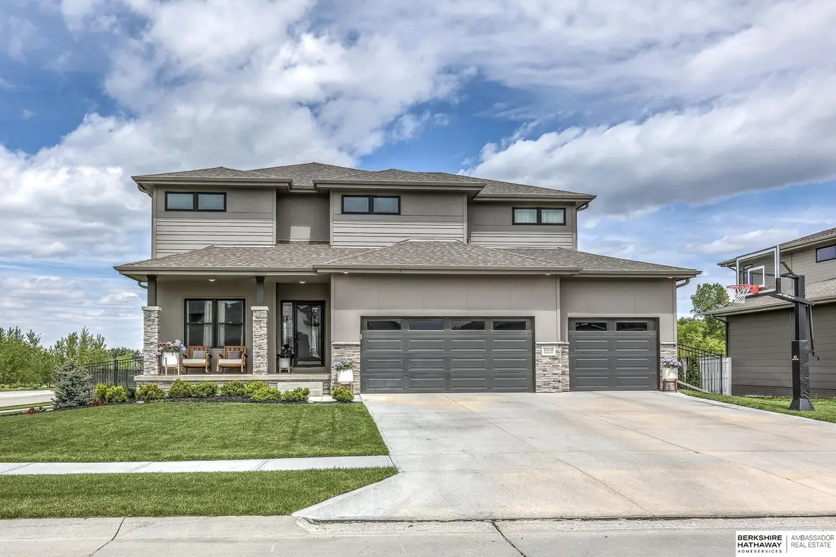 10256 Freeboard Drive, Papillion, NE 68046 - #1