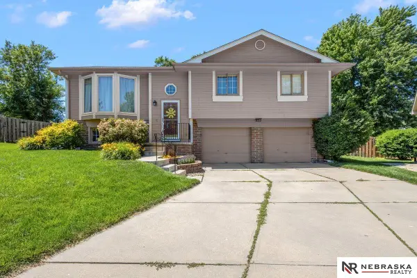 15432 Karloff Circle, Omaha, NE 68138