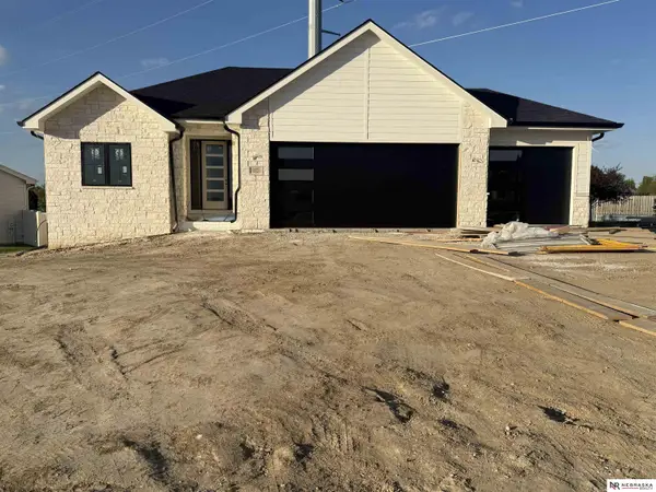 10021 S 180th Avenue Circle, Omaha, NE 68136