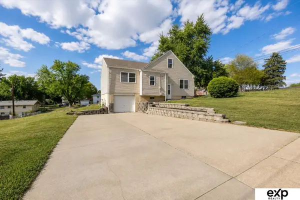 4702 N 52 Street, Omaha, NE 68104