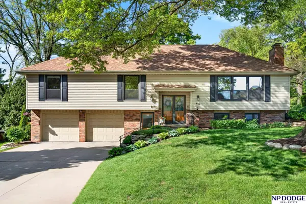 736 Leawood Drive, Omaha, NE 68154