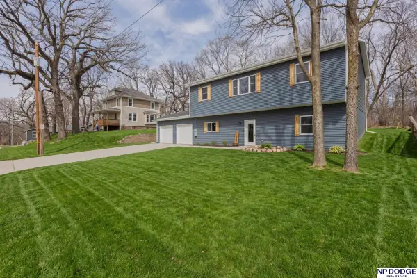 712 Lindberg Drive, Council Bluffs, IA 51503
