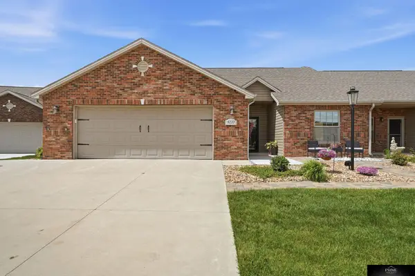 8220 Trail Ridge Court, Lincoln, NE 68505