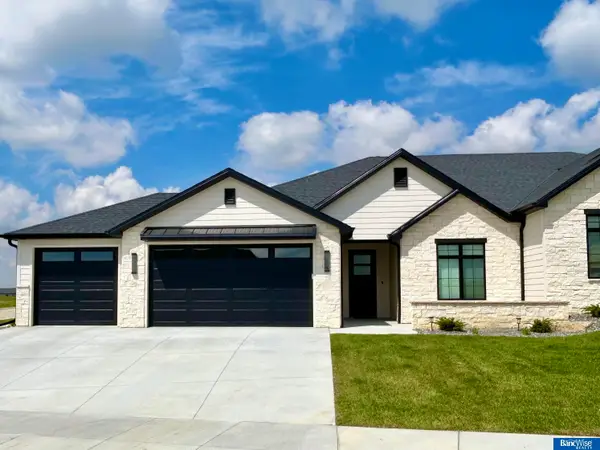 8015 S 43 Street, Lincoln, NE 68516