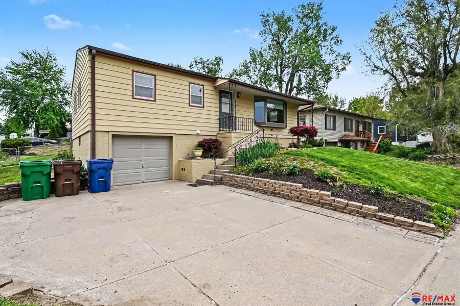 3206 Wallace Avenue, Bellevue, NE 68005 - #2