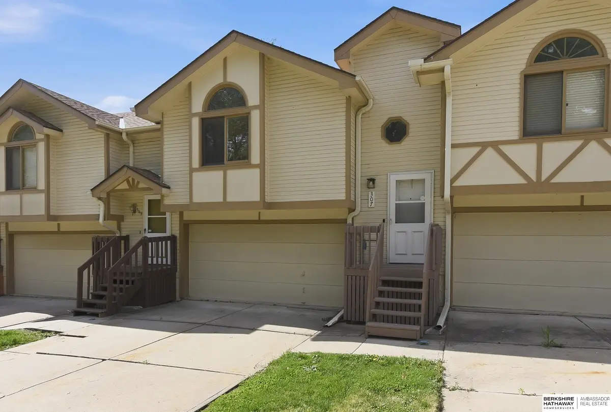 307 E 17th Avenue, Bellevue, NE 68005 - #1