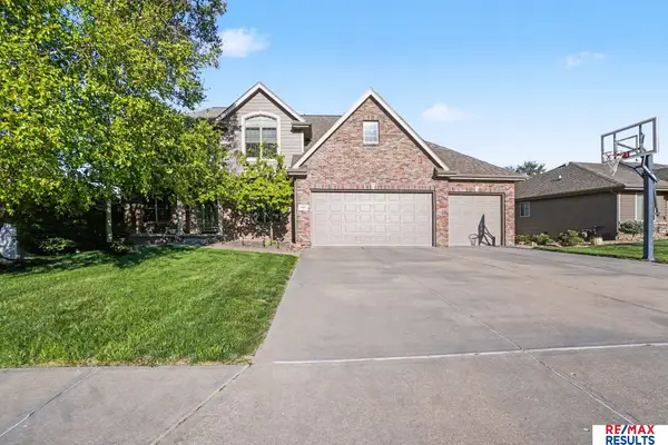 7427 S 102 Avenue, La Vista, NE 68128