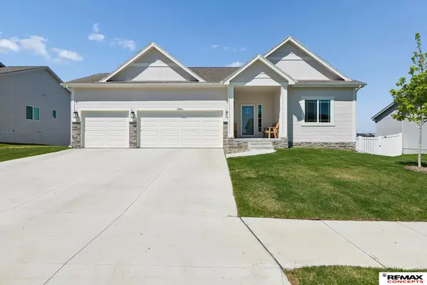 12104 S 107th Avenue, Papillion, NE 68046