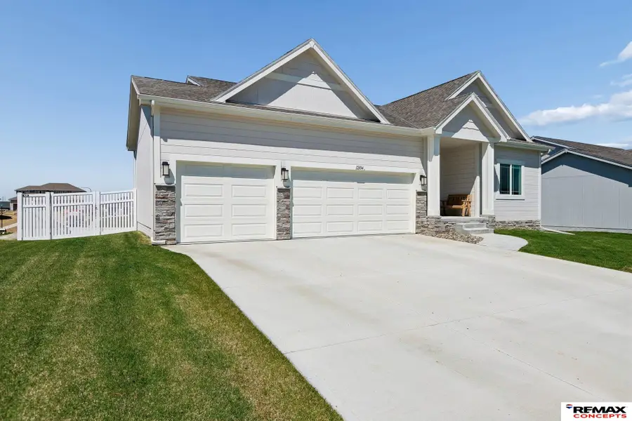 12104 S 107th Avenue, Papillion, NE 68046 - #2
