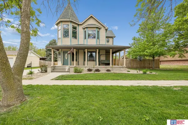 1713 N Iowa Avenue, York, NE 68467