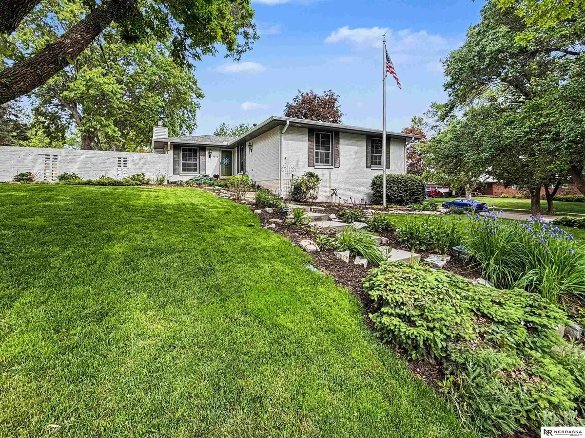 5950 Elkcrest Drive, Lincoln, NE 68516 - #1