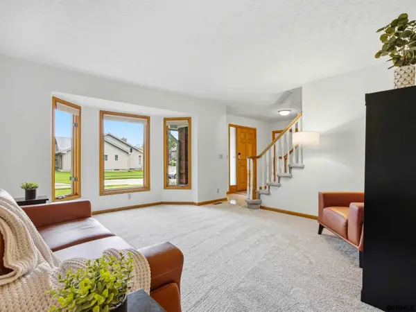 406 S 159 Avenue, Omaha, NE 68118