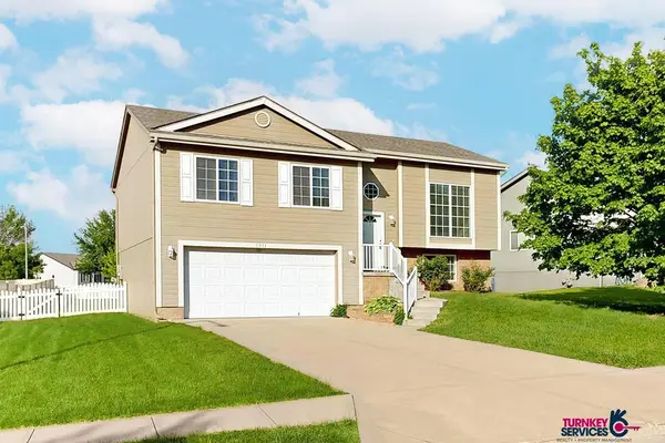 1913 Southview Drive, Papillion, NE 68046