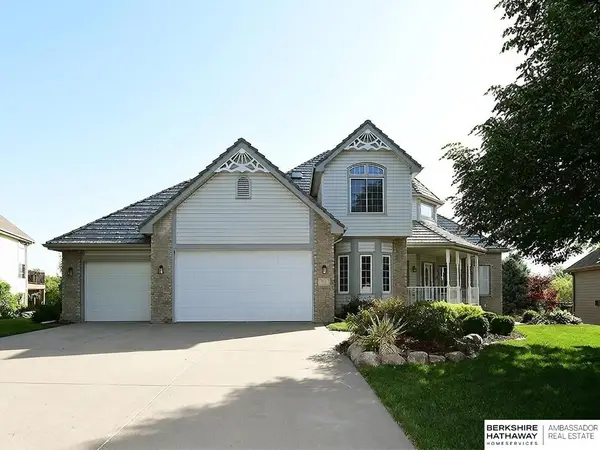 710 Bailey Drive, Papillion, NE 68046