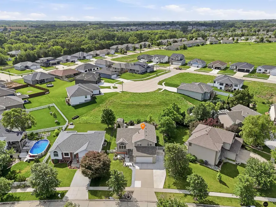 8951 Prairie Village Drive, Lincoln, NE 68507 - #2