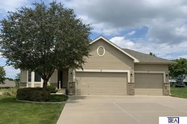 19220 Ontario Circle, Omaha, NE 68130