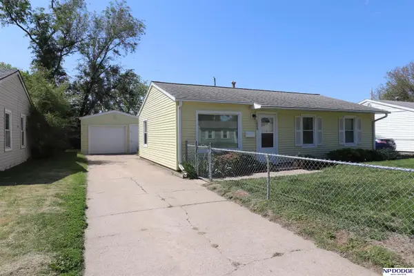 1009 Hiatt Street, Carter Lake, IA 51510