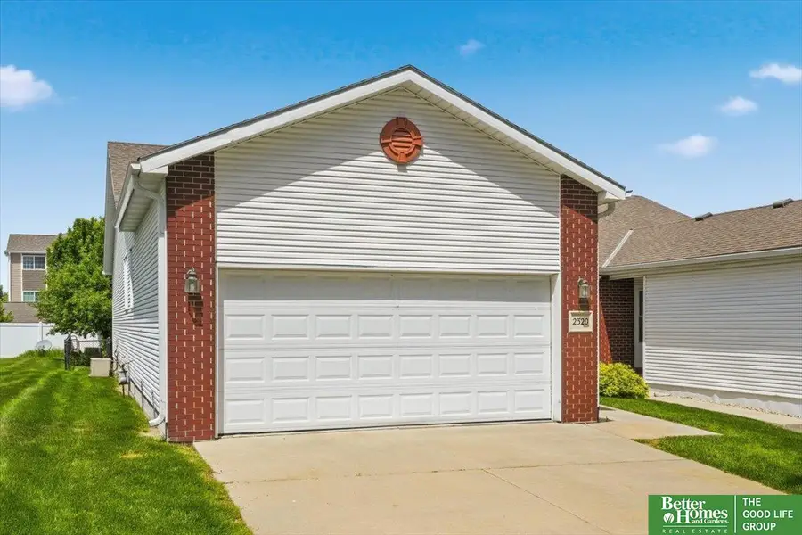2320 Dodge Street, Lincoln, NE 68521 - #2