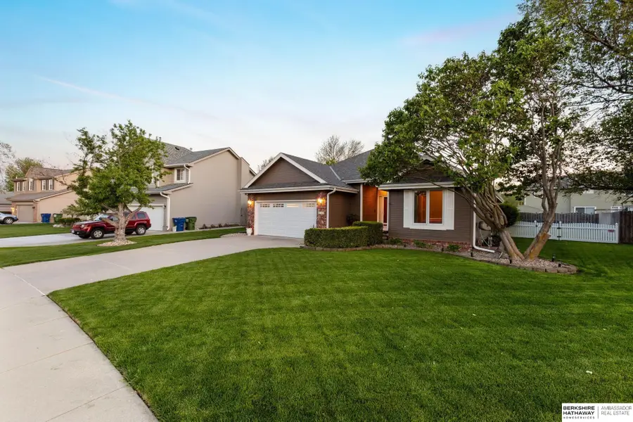 2117 Leigh Street, Papillion, NE 68133 - #3