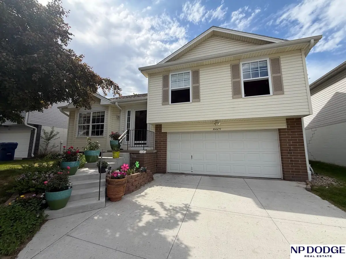16609 Erskine Street, Omaha, NE 68116 - #1