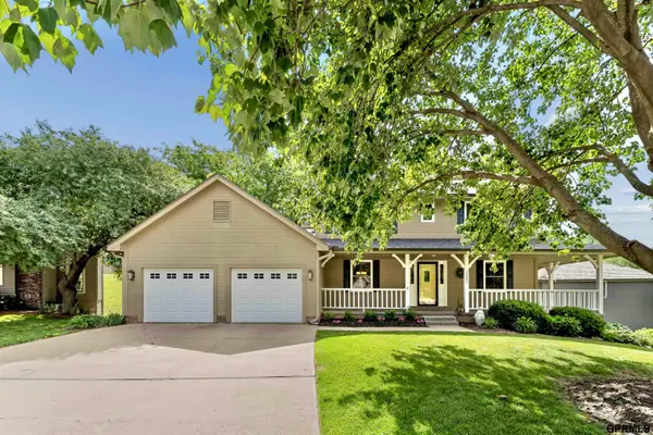 15661 Lamp Circle, Omaha, NE 68118