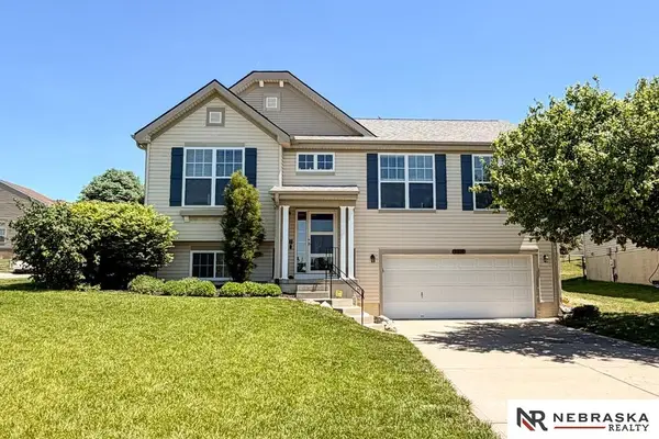 2301 Lakewood Drive, Papillion, NE 68046