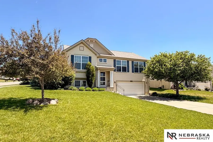 2301 Lakewood Drive, Papillion, NE 68046 - #2