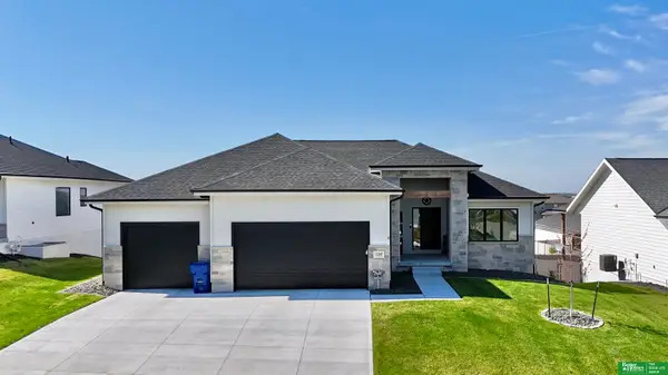 12368 Windsor Drive, Papillion, NE 68046