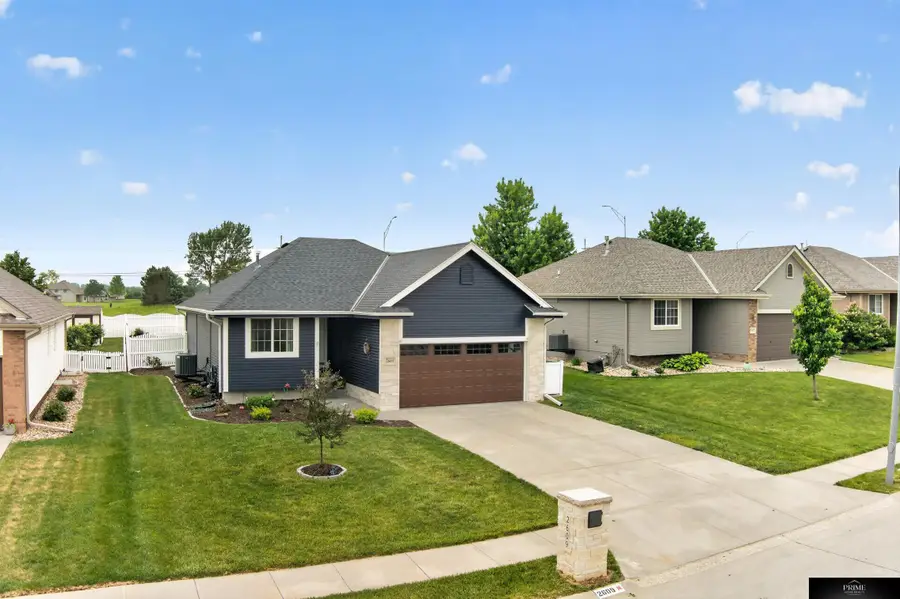 2609 Aberdeen Drive, Papillion, NE 68133 - #2