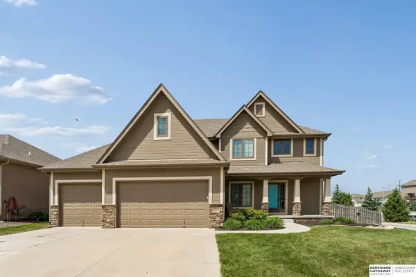 8416 S 104 Street, La Vista, NE 68128