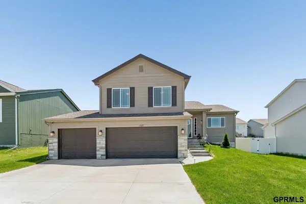 17009 Huntingon Avenue, Omaha, NE 68116