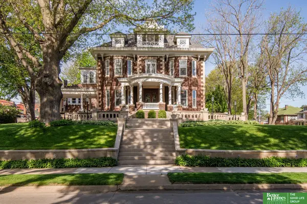 520 N 38 Street, Omaha, NE 68131