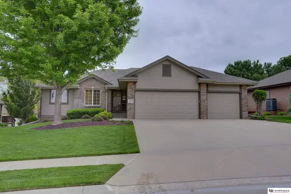 10025 S 179th Street, Omaha, NE 68136