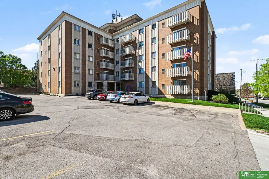 500 S 37th Street #401, Omaha, NE 68105 - #2