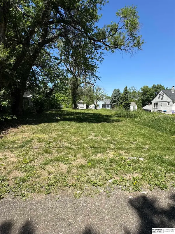 4639 Grand Avenue, Omaha, NE 68104