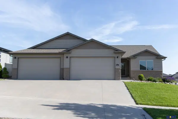 7535 Tavin Drive, Lincoln, NE 68516