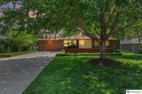 10416 Oak Street, Omaha, NE 68124