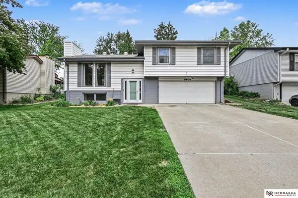 9406 Maplewood Boulevard, Omaha, NE 68134